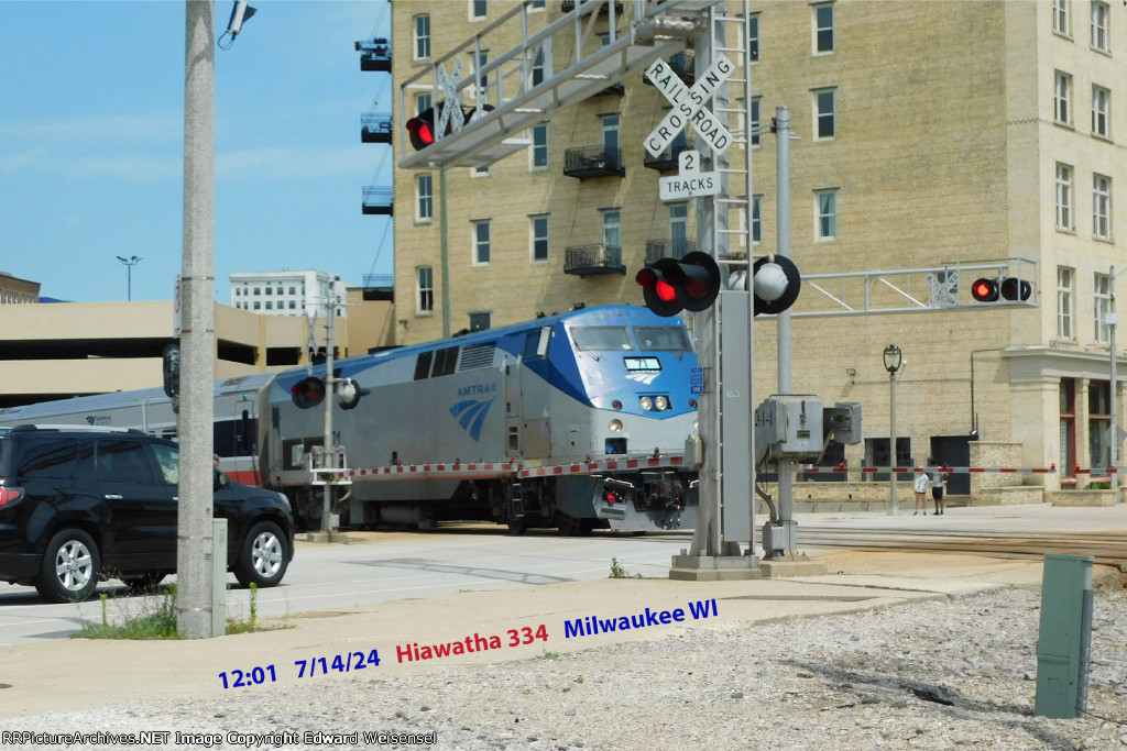 An hour late - 71 finally pulls Hiawatha 334 across Plankinton